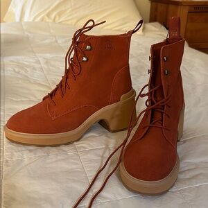 Sorel Women's Rust Lace-Up Boots